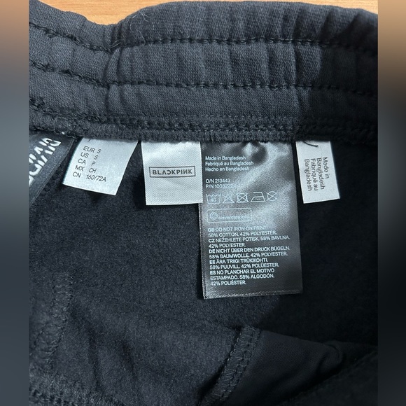 H&M black sweat short. Blackpink collaboration - Picture 6 of 6